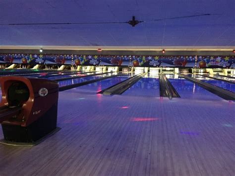 Bowl america shirley - Did somebody say unlimited bowling every Wednesday night ⁉️ There’s no better Hump Day activity than hitting the lanes and getting your game on, and we...